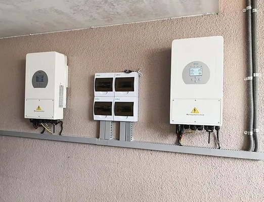 Hệ thống năng lượng mặt trời gia đình 10kw Được cung cấp bởi bộ điều khiển mặt trời 10000w và chứa lưu trữ